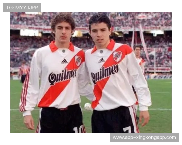 阿根廷球员艾马尔效力河床队老照片曝光，经典瞬间引热议